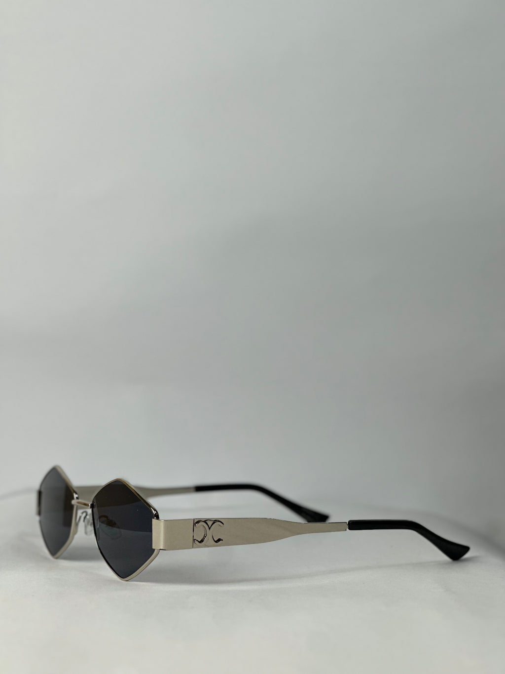 Celine 6 edges Geometry