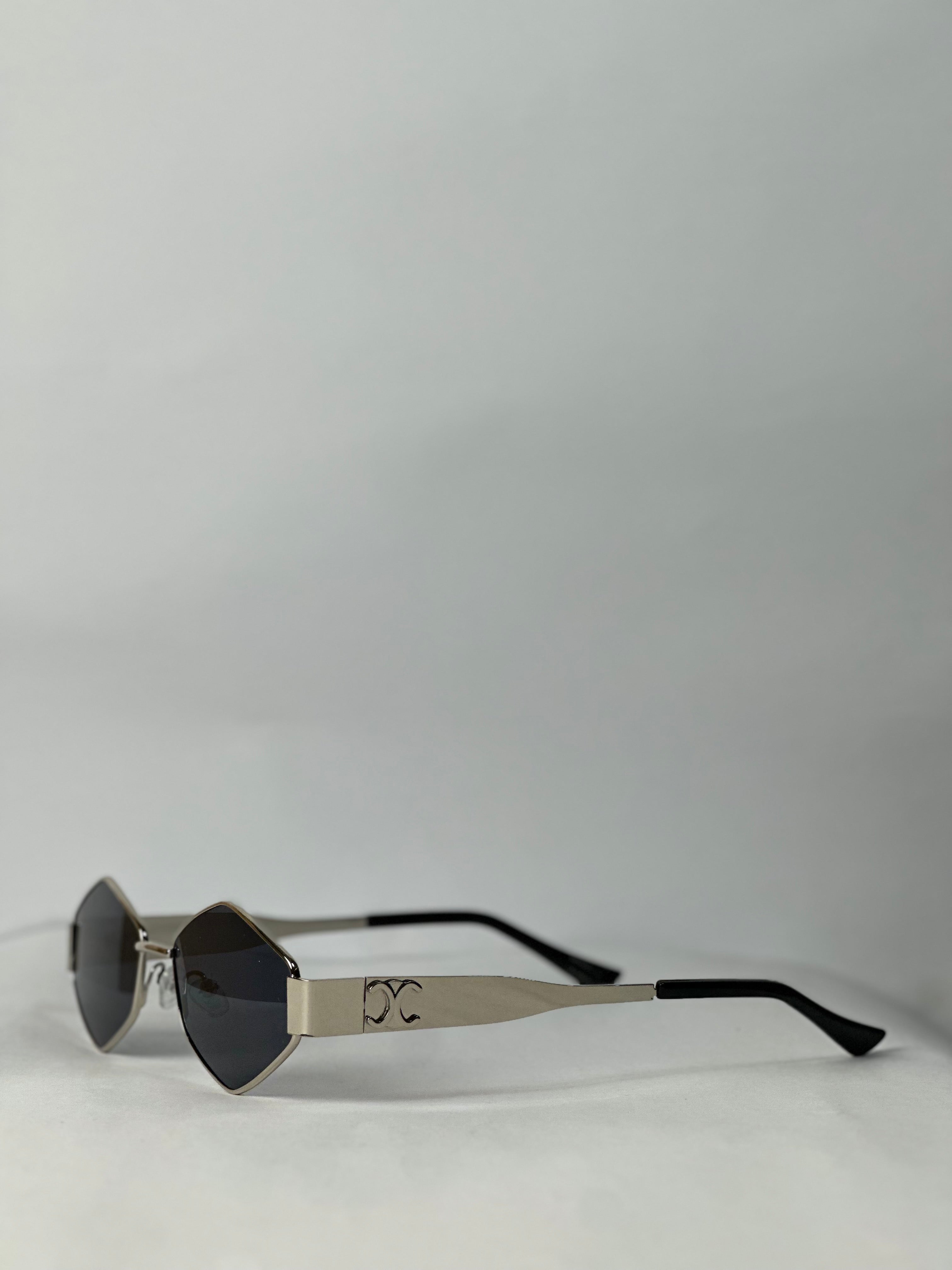 Celine 6 edges Geometry