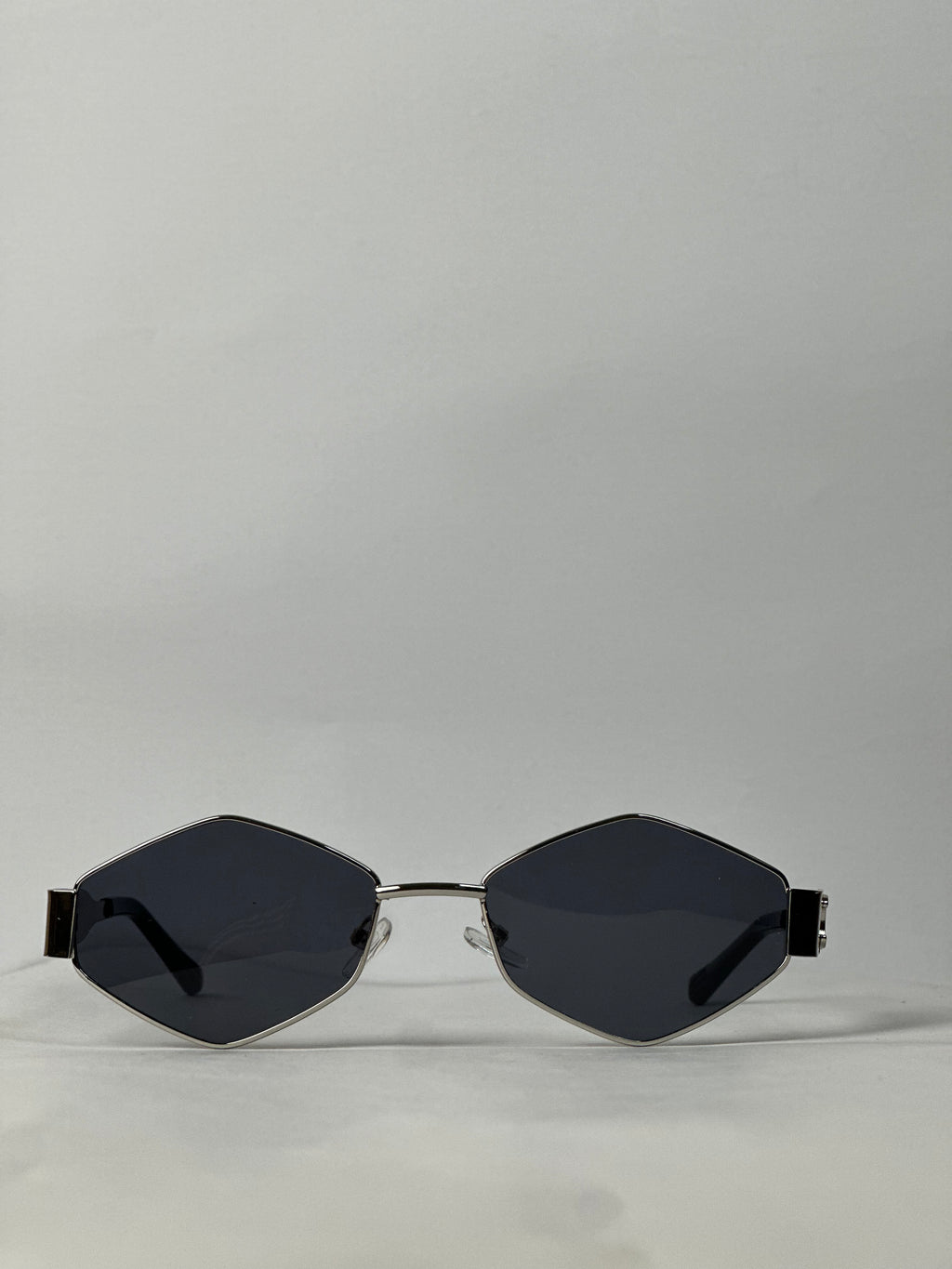 Celine 6 edges Geometry