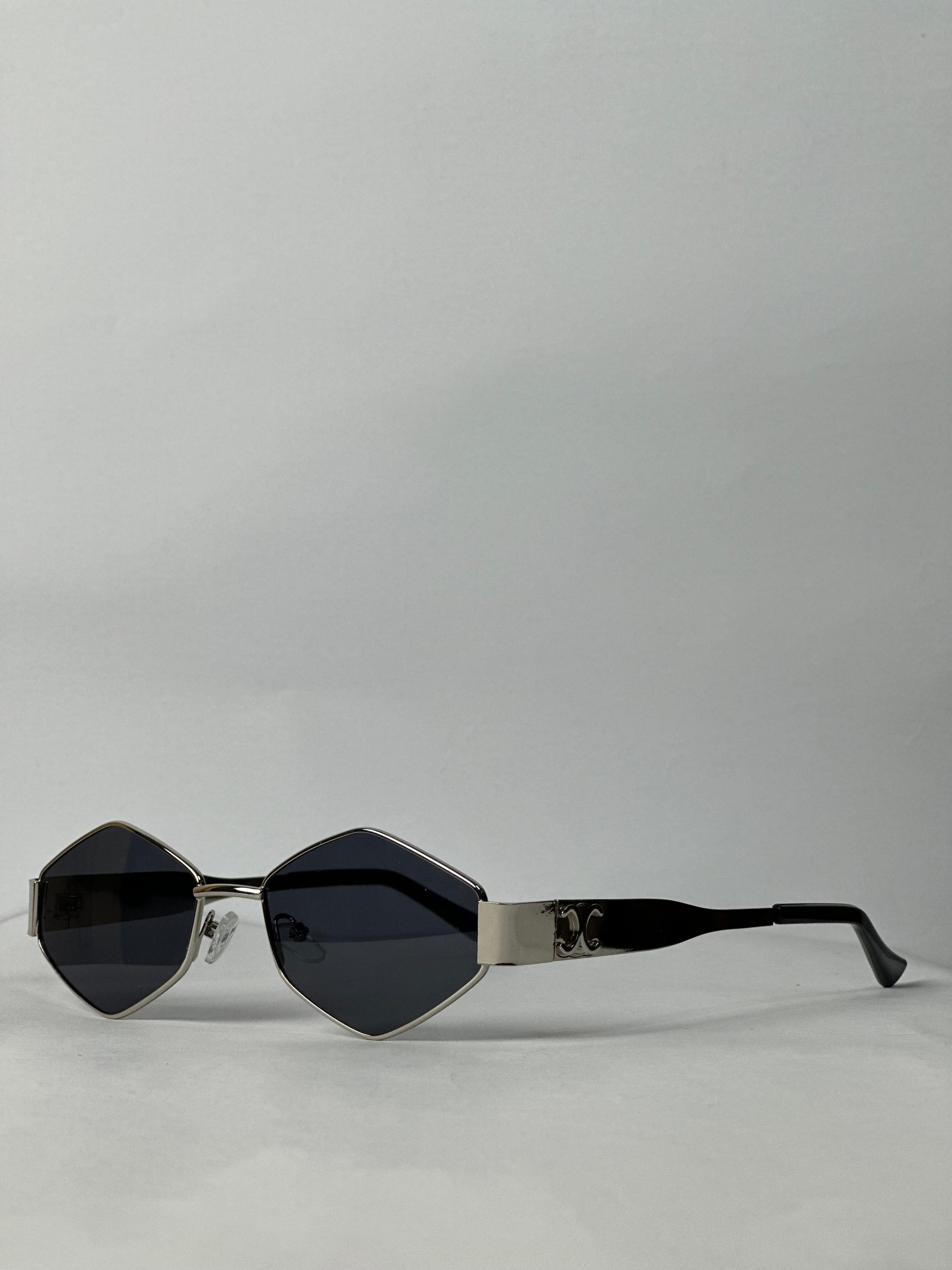 Celine 6 edges Geometry